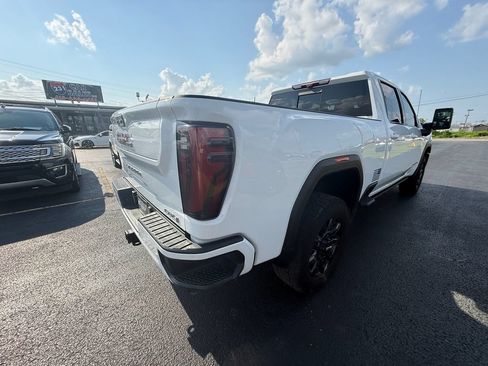 Used 2024 GMC Sierra 2500 AT4 w/ AT4 Premium Plus Package AWD/4WD image 3