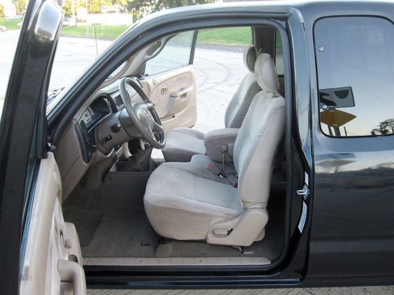 Used 2003 Toyota Tacoma 4x4 Xtracab V6 w/ SR5 Pkg image 17