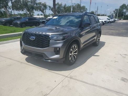 Certified 2025 Ford Explorer ST-Line AWD/4WD image 13