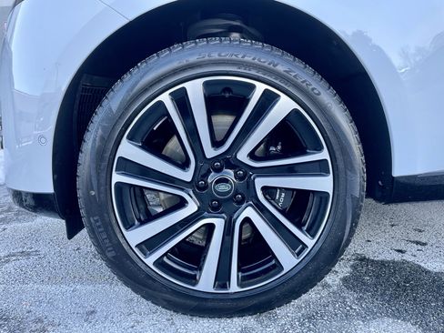 Used 2023 Land Rover Range Rover SE image 9