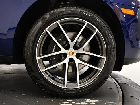 Certified 2025 Porsche Macan image 18