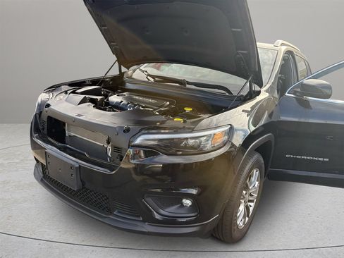 Used 2019 Jeep Cherokee Latitude Plus w/ Cold Weather Group image 52