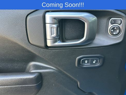 Used 2022 Jeep Gladiator Sport AWD/4WD image 11