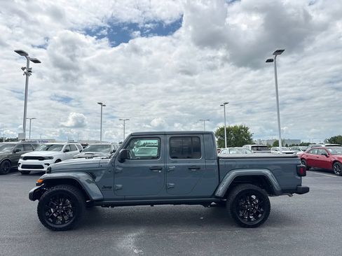 Used 2025 Jeep Gladiator Sport AWD/4WD image 6
