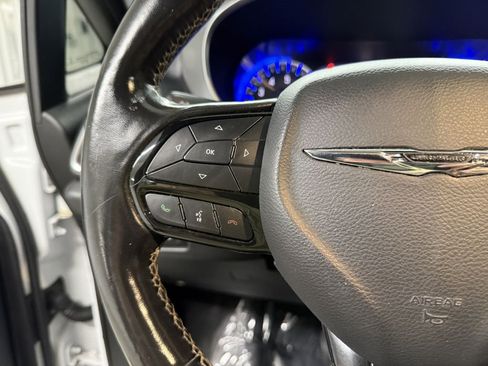 Used 2019 Chrysler Pacifica Touring-L Plus w/ S Appearance Package image 15