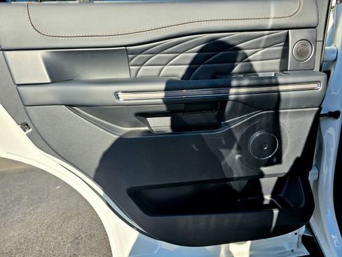 Used 2023 Ford Expedition Platinum image 29