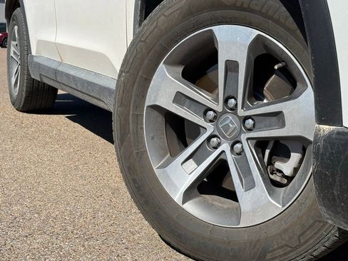 Used 2024 Honda Pilot EX-L image 2