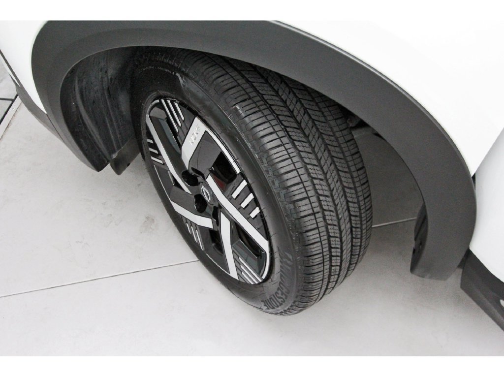 Used 2026 Nissan Kicks SV w/ SV Premium Package FWD image 7