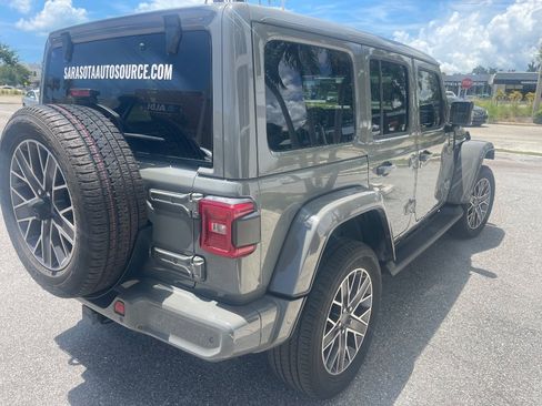 Used 2023 Jeep Wrangler Unlimited Sahara AWD/4WD image 35