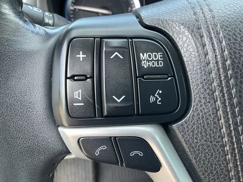 Used 2018 Toyota Highlander XLE AWD/4WD image 19