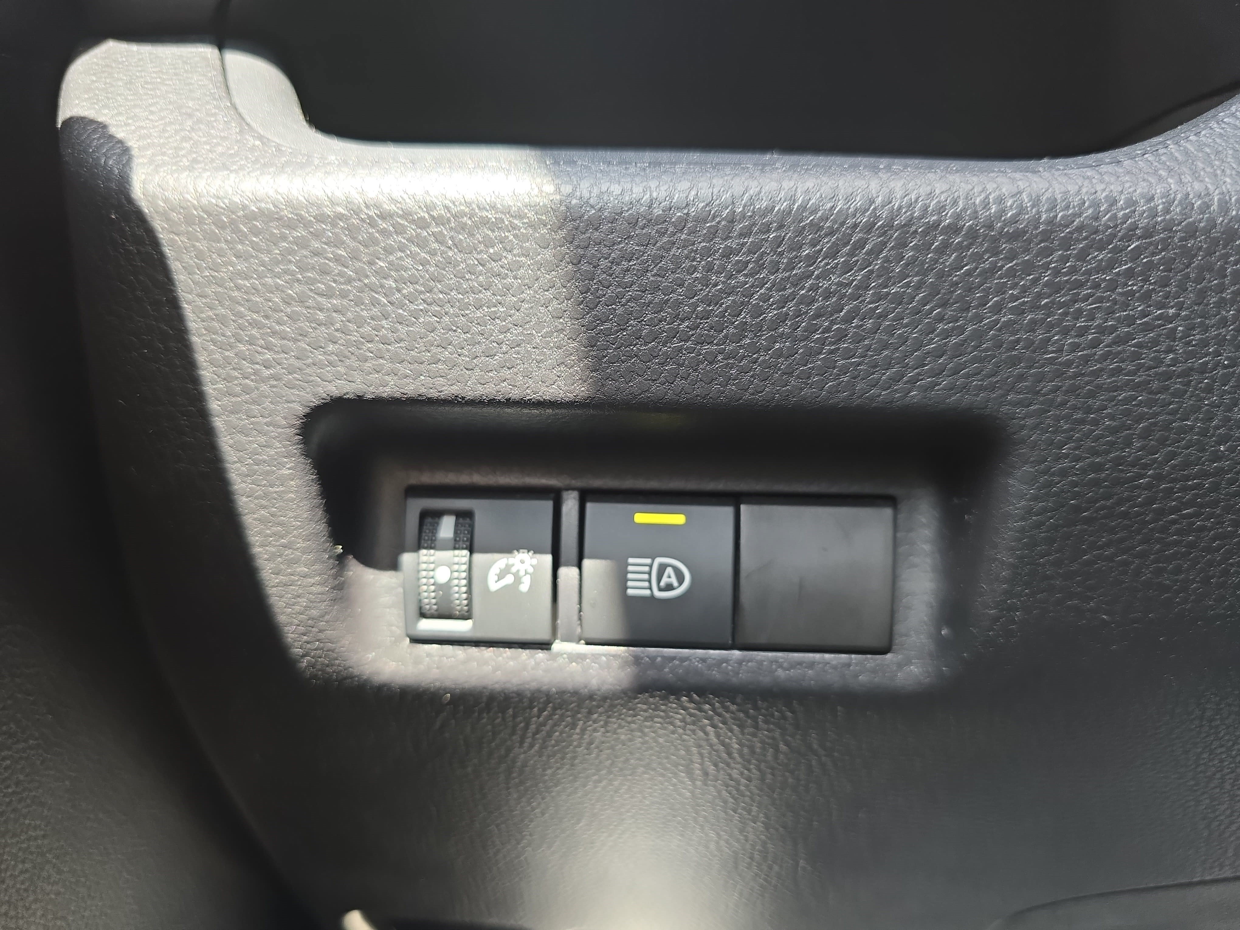 Used 2025 Toyota RAV4 XLE FWD image 24