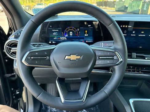 Used 2025 Chevrolet Equinox LT w/ Safety and Technology Package image 16