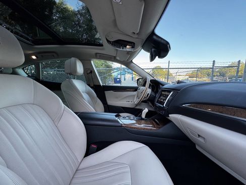 Used 2017 Maserati Levante w/ Luxury Package image 13