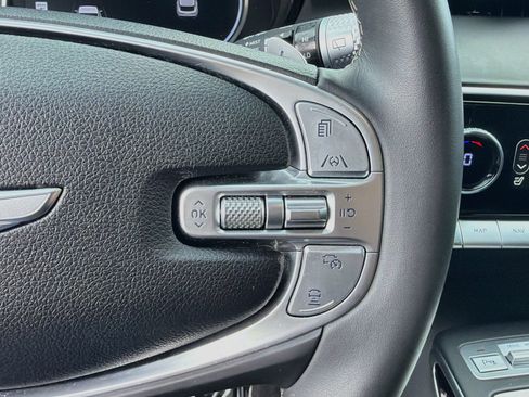 Used 2025 Genesis GV70 2.5T AWD/4WD image 37