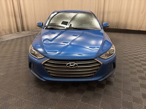 Used 2017 Hyundai Elantra Limited image 2
