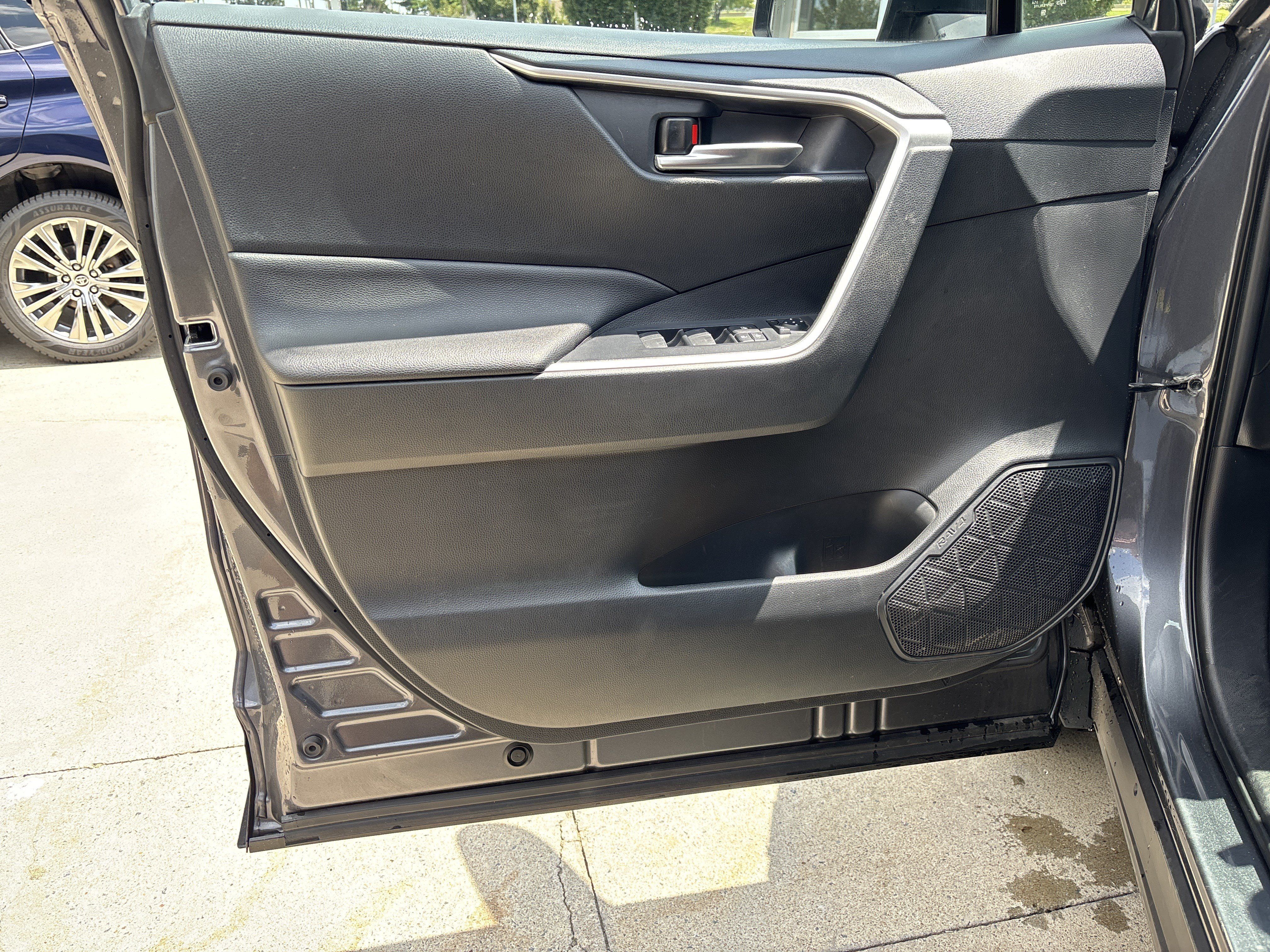 Used 2022 Toyota RAV4 SE w/ Weather & Moonroof Package AWD/4WD image 13