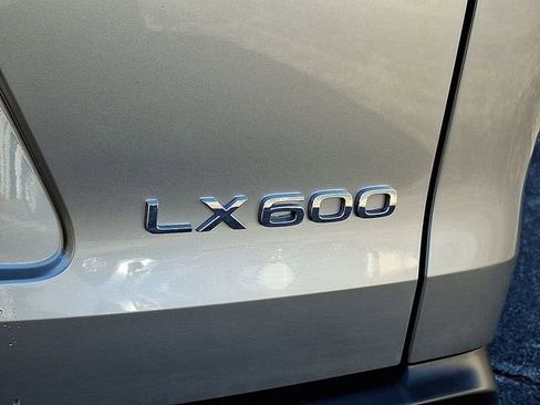 Used 2023 Lexus LX 600 4WD w/ Luxury Package image 34