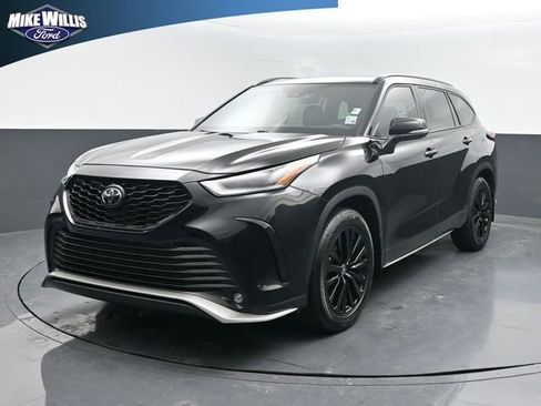 Used 2024 Toyota Highlander XSE image 3