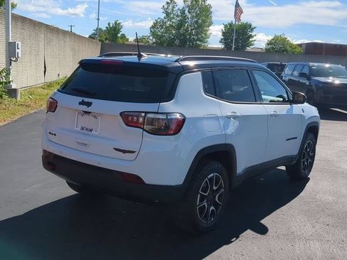 Used 2025 Jeep Compass Trailhawk AWD/4WD image 6