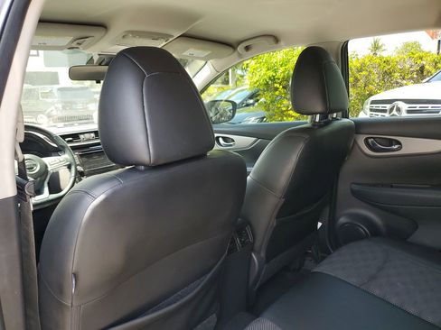 Used 2020 Nissan Rogue Sport SV w/ Technology Package FWD image 13
