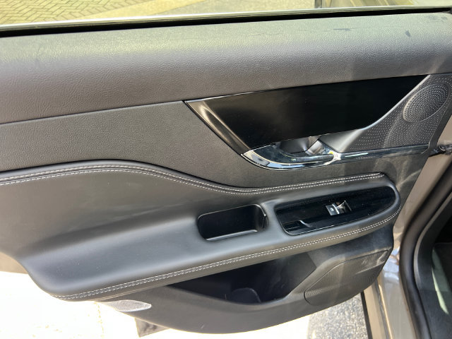 Used 2025 Lincoln Corsair Grand Touring AWD/4WD image 23