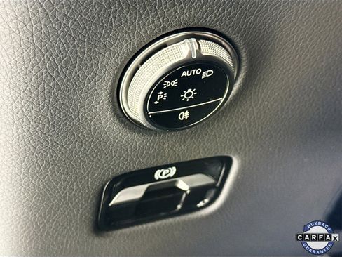 Used 2025 Mercedes-Benz GLC 350e GLC 350e image 11