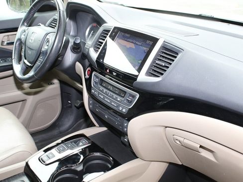 Used 2018 Honda Pilot Elite image 12