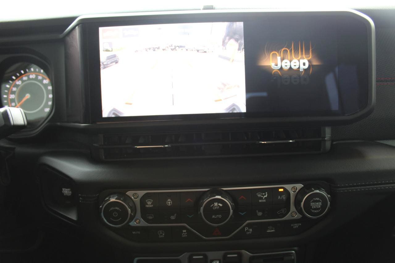 Used 2025 Jeep Gladiator Rubicon AWD/4WD image 18