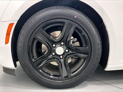 Used 2022 Chevrolet Camaro LT RWD image 6