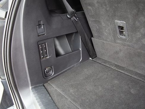 Used 2022 Ford Expedition XLT RWD image 2