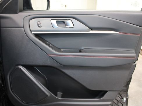 Used 2025 Ford Explorer ST-Line AWD/4WD image 33