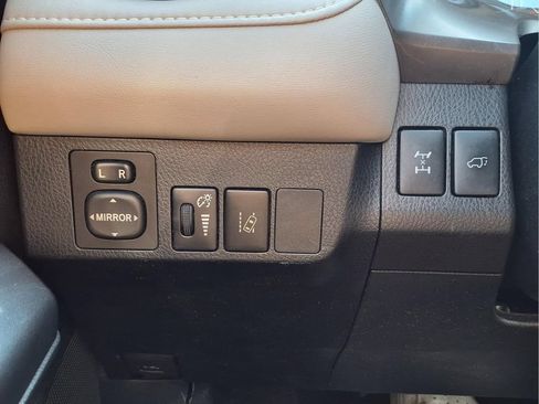 Used 2017 Toyota RAV4 XLE AWD/4WD image 11