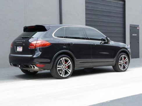 Used 2012 Porsche Cayenne Turbo AWD/4WD image 8