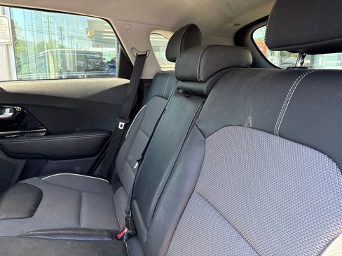 Used 2021 Kia Niro EX w/ Cold Weather Package FWD image 9