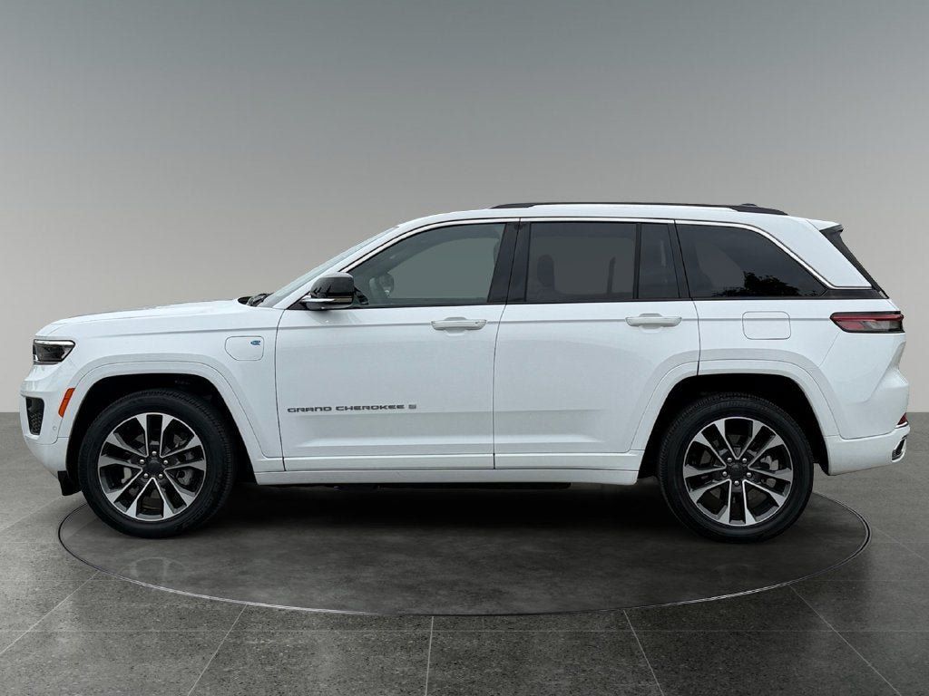 Used 2023 Jeep Grand Cherokee Overland AWD/4WD image 6
