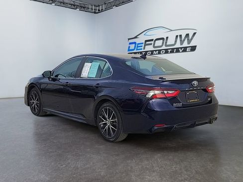 Used 2021 Toyota Camry SE image 5
