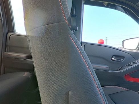 Used 2024 Nissan Frontier PRO-4X w/ Technology Package AWD/4WD image 30