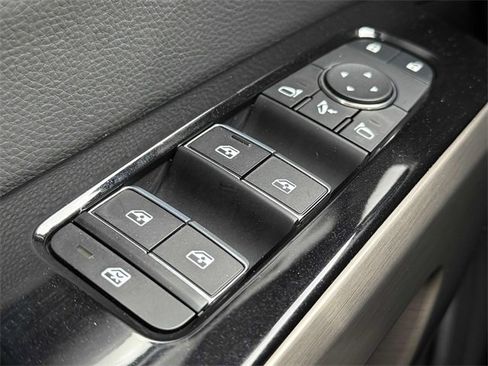 Used 2024 Nissan Pathfinder Platinum image 15