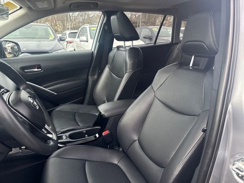 Used 2024 Toyota Corolla Cross XLE w/ Convenience Package image 16