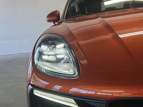Used 2023 Porsche Macan AWD/4WD image 9