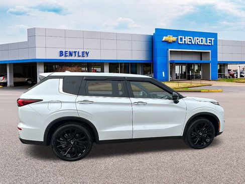 Used 2022 Mitsubishi Outlander SE image 6