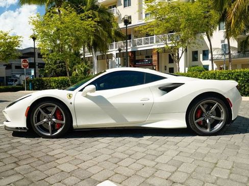 Used 2021 Ferrari F8 Tributo image 15