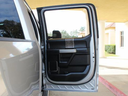 Used 2017 Ford F250 Lariat w/ Lariat Value Package image 30