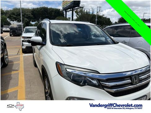 Used 2017 Honda Pilot Touring image 2