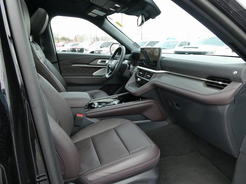 Used 2025 Ford Explorer Platinum w/ Ultimate Package image 15