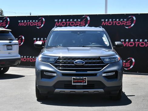 Used 2023 Ford Explorer XLT w/ Equipment Group 202A RWD image 2