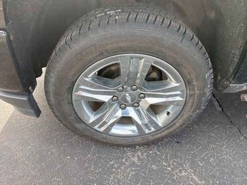 Used 2019 Chevrolet Silverado 1500 Custom w/ Custom Convenience Package image 9