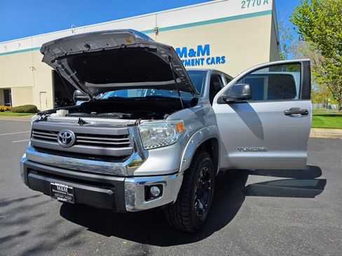 Used 2015 Toyota Tundra SR5 w/ SR5 Upgrade Package AWD/4WD image 25