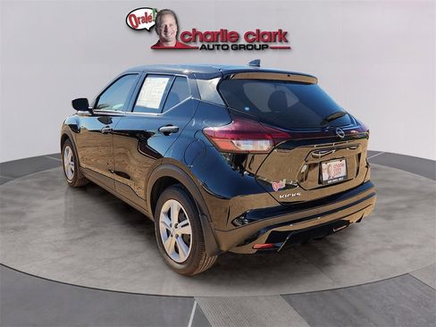 Used 2025 Nissan Kicks Play S image 3