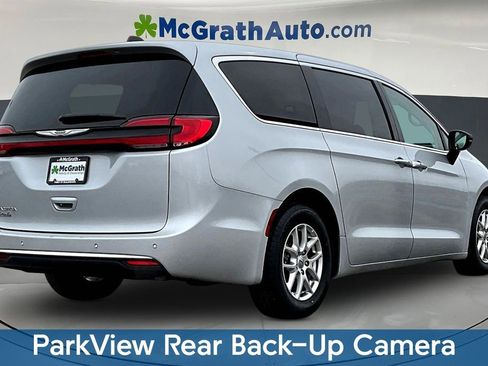Used 2024 Chrysler Pacifica Touring-L image 7